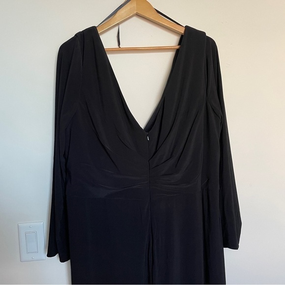 La Femme Ruched Jersey Column Gown with Leg Slit Black 24 - Picture 10 of 12